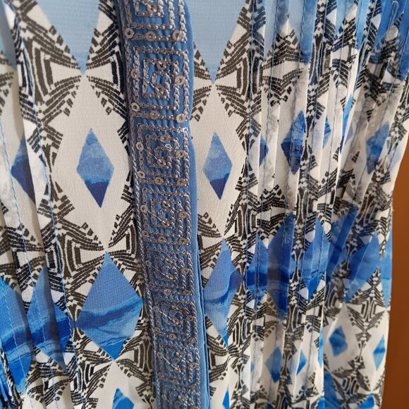 Valerie Stevens XL Womens Blouse Blue & White Geometric Tunic With Sequin Detail - Picture 3 of 6